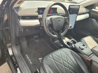 Ford Mustang Mach-E 2023 Select 4dr SUV