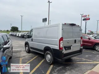 Furgoneta de carga Ram ProMaster 2025 Tradesman 1500, eje corto 118, 3 puertas, techo bajo, sin asiento del pasajero