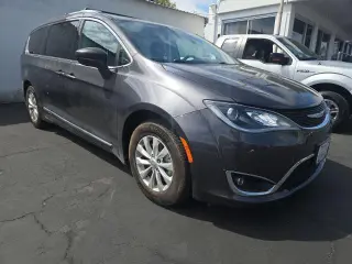 Chrysler Pacifica 2018 Touring L 4dr Mini-Van