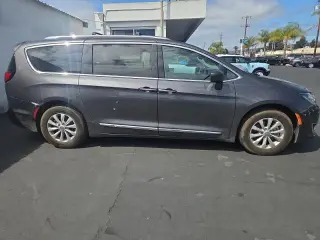 Chrysler Pacifica 2018 Touring L 4dr Mini-Van