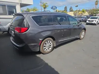 Chrysler Pacifica 2018 Touring L 4dr Mini-Van