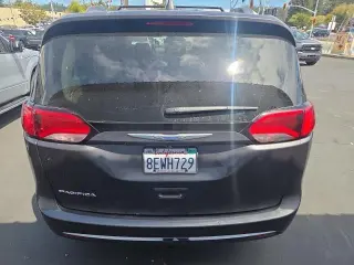 Chrysler Pacifica 2018 Touring L 4dr Mini-Van