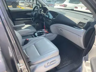 Honda Pilot 2020 Touring 4dr SUV con asientos de capitán traseros