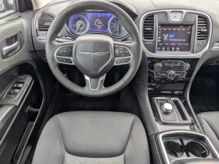 Chrysler 300 2023 Touring 4dr Sedan