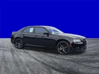 Chrysler 300 2023 Touring 4dr Sedan