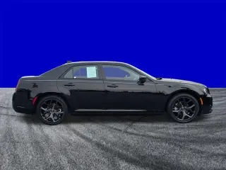 Chrysler 300 2023 Touring 4dr Sedan