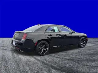 Chrysler 300 2023 Touring 4dr Sedan