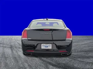 Chrysler 300 2023 Touring 4dr Sedan