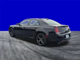 Chrysler 300 2023 Touring 4dr Sedan