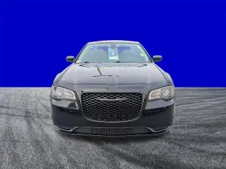 Chrysler 300 2023 Touring 4dr Sedan