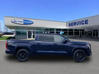 Toyota Tundra 2023 4x2 SR5 Cabina CrewMax de 4 puertas Pick-up SB
