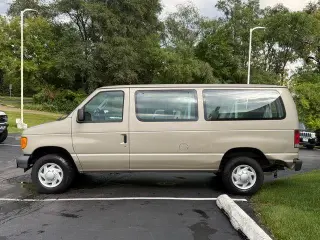 Ford E-Series 2007 E-350 SD XL 3dr Passenger Van