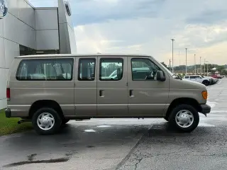 Ford E-Series 2007 E-350 SD XL 3dr Passenger Van