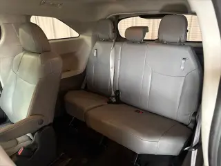 Toyota Sienna 2024 XLE 8-Pasajeros 4p Mini-Van