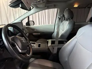 Toyota Sienna 2024 XLE 8-Pasajeros 4p Mini-Van