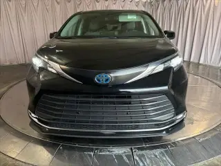 Toyota Sienna 2024 XLE 8-Pasajeros 4p Mini-Van