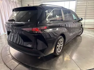 Toyota Sienna 2024 XLE 8-Pasajeros 4p Mini-Van