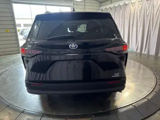 Toyota Sienna 2024 XLE 8-Pasajeros 4p Mini-Van
