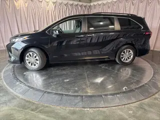 Toyota Sienna 2024 XLE 8-Pasajeros 4p Mini-Van