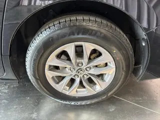 Toyota Sienna 2024 XLE 8-Pasajeros 4p Mini-Van