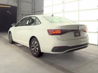Volkswagen Jetta 2025 S 4p Sedán