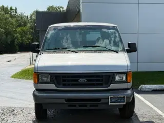 Ford E-Serie 2006 E-350 SD XL 3dr Passenger Van