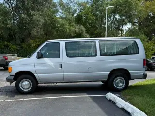 Ford E-Serie 2006 E-350 SD XL 3dr Passenger Van