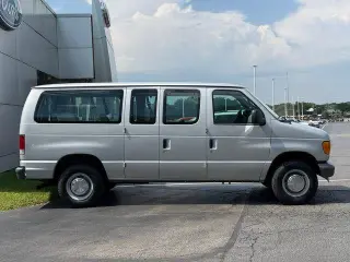 Ford E-Serie 2006 E-350 SD XL 3dr Passenger Van