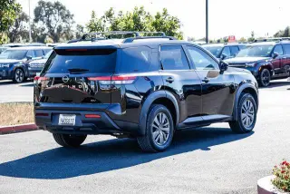 Nissan Pathfinder 2022 SV 4p SUV