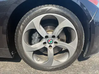 Alfa Romeo Giulia 2017 AWD Base 4dr Sedan