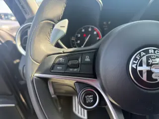 Alfa Romeo Giulia 2017 AWD Base 4dr Sedan