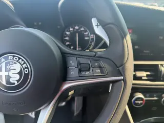 Alfa Romeo Giulia 2017 AWD Base 4dr Sedan