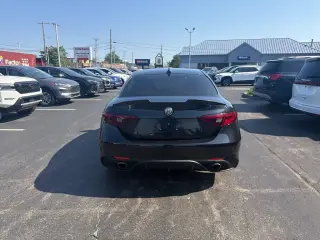 Alfa Romeo Giulia 2017 AWD Base 4dr Sedan