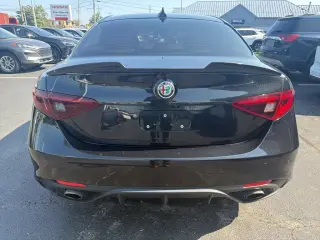 Alfa Romeo Giulia 2017 AWD Base 4dr Sedan