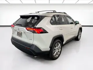 Toyota RAV4 2021 XLE Premium 4dr SUV