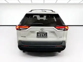 Toyota RAV4 2021 XLE Premium 4dr SUV
