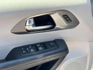 Chrysler Pacifica 2024 Touring L 4puertas Minivan