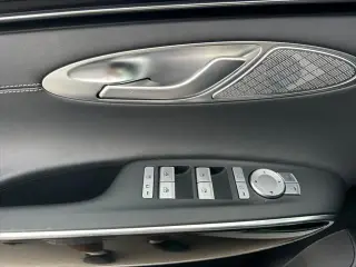 Genesis GV70 2025 AWD 2.5T Estándar 4p SUV