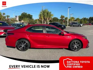 Toyota Camry 2024 SE Sedán 4 puertas