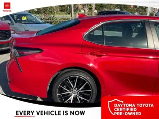 Toyota Camry 2024 SE Sedán 4 puertas