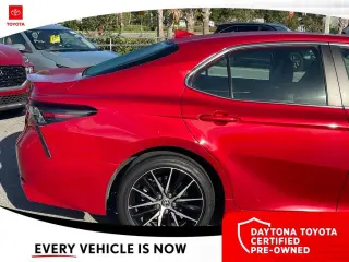 Toyota Camry 2024 SE Sedán 4 puertas