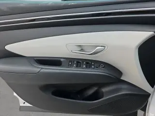 Hyundai TUCSON 2024 SEL 4dr SUV (versión de mitad de año)