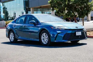 Toyota Camry 2025 LE Sedán de 4 puertas