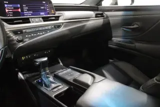 Lexus ES 300h 2020 4dr Sedán