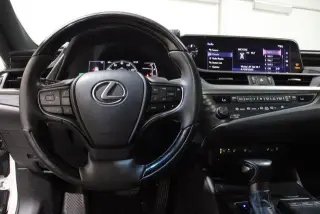 Lexus ES 300h 2020 4dr Sedán