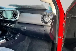 Toyota Tacoma 2022 4x2 SR5 4p Doble Cabina 5.0 ft SB