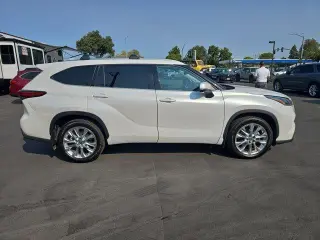 Toyota Highlander 2023 XLE 4dr SUV