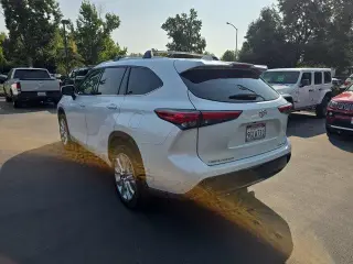 Toyota Highlander 2023 XLE 4dr SUV