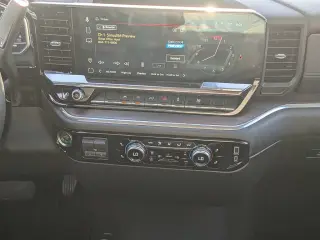 GMC Sierra 1500 2025 4x2 SLT 4dr Cabina de tripulacion con 5.8 pies BA