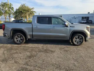 GMC Sierra 1500 2025 4x2 SLT 4dr Cabina de tripulacion con 5.8 pies BA
